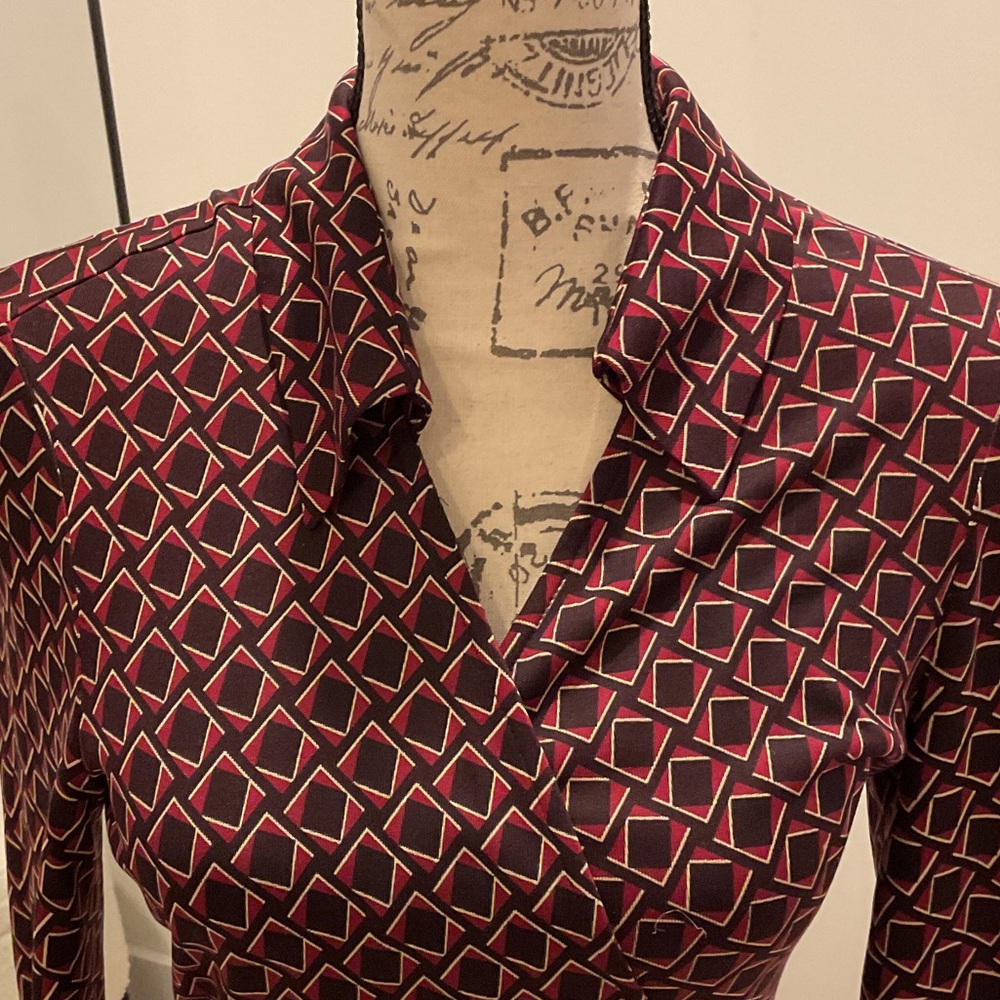 Elegant Burgundy Patterned Dress - Picture 2 of 6